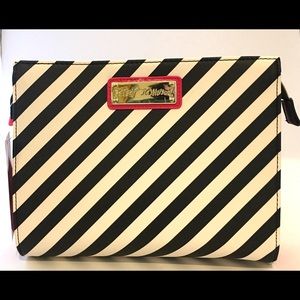 👄 Large Cosmetic Wristlet 👄